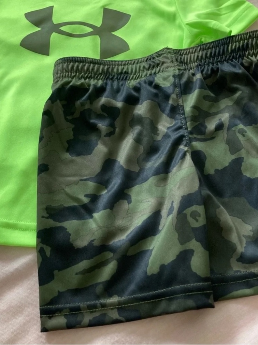 Under Armour Neon Camouflaged Shorts Top set 6254 - Picture 2 of 6